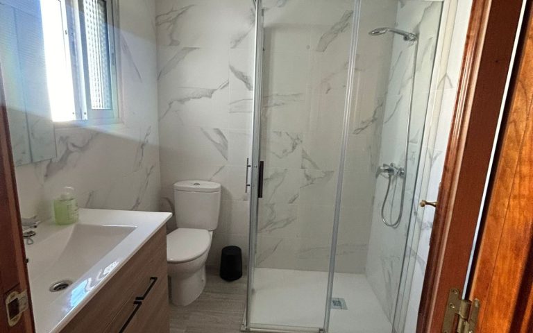 villa de hermanos baño